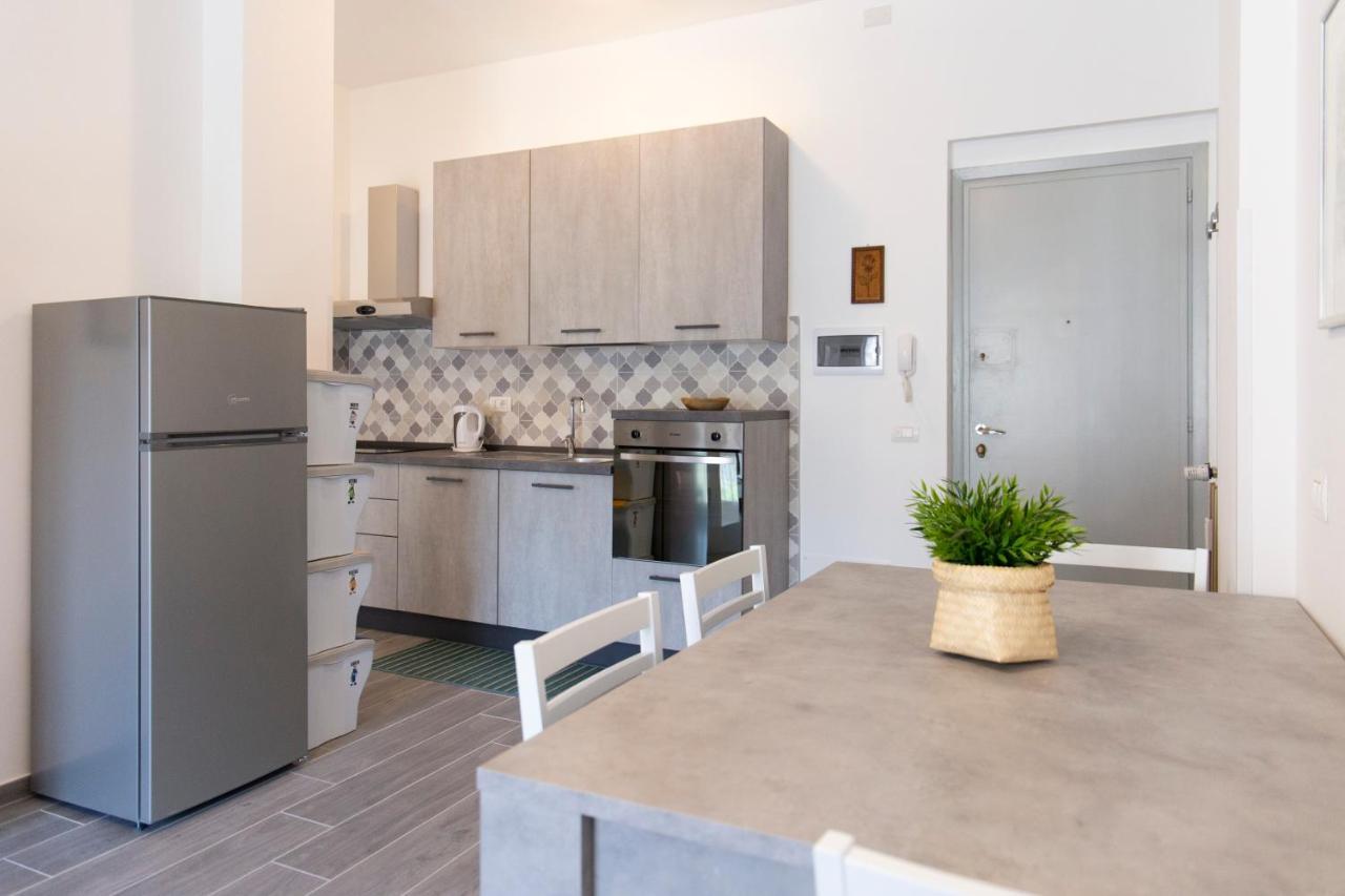 Gray Pearl - Modern Apartment In City Center Arona Bagian luar foto